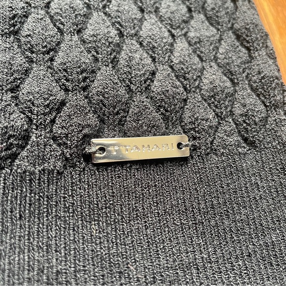 T-Tahari Sleeveless Mock Turtleneck Top! - Picture 3 of 7